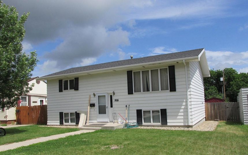 1st image of 916 University Ave