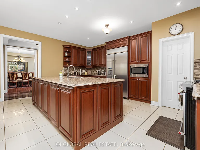 2395 Lyndhurst Dr — Photo 26