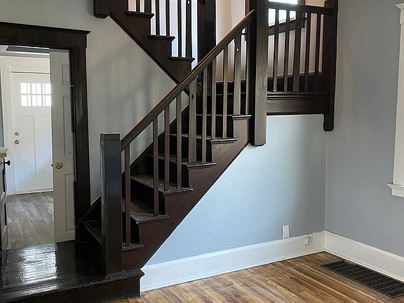 4th image of 410 Morningview Ave