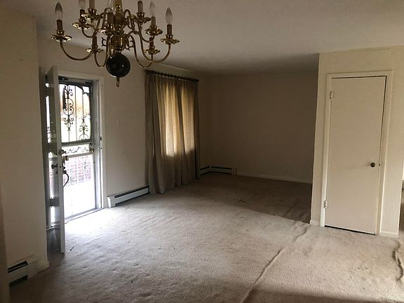 3rd image of 125 Carver Ln