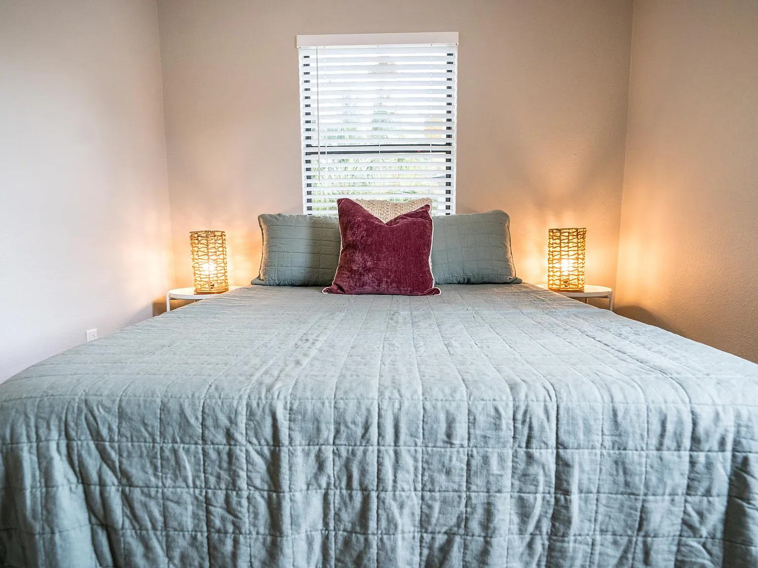 4 bed, 2.0 bath, 1125 sqft, $776 — Photo 2