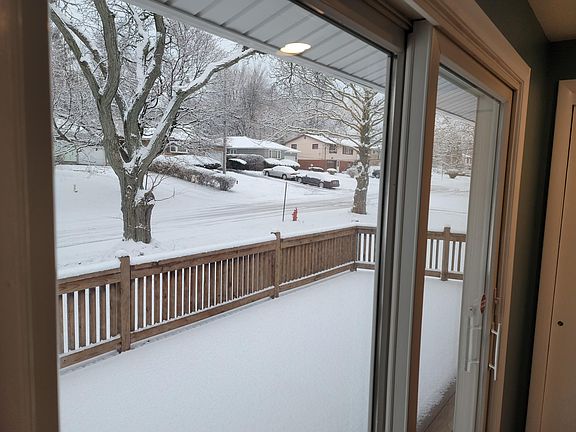 5th image of 929 Northway St