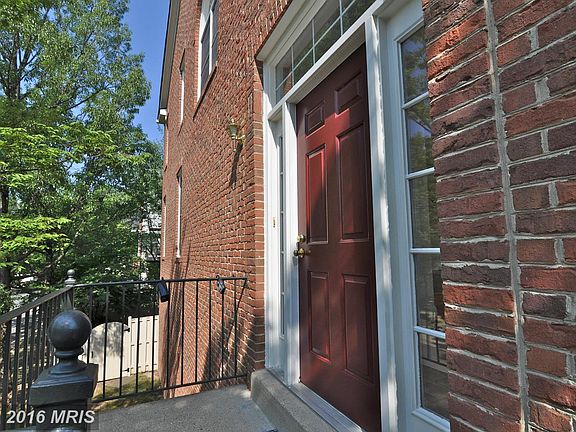 2nd image of 2716 Earls Ct