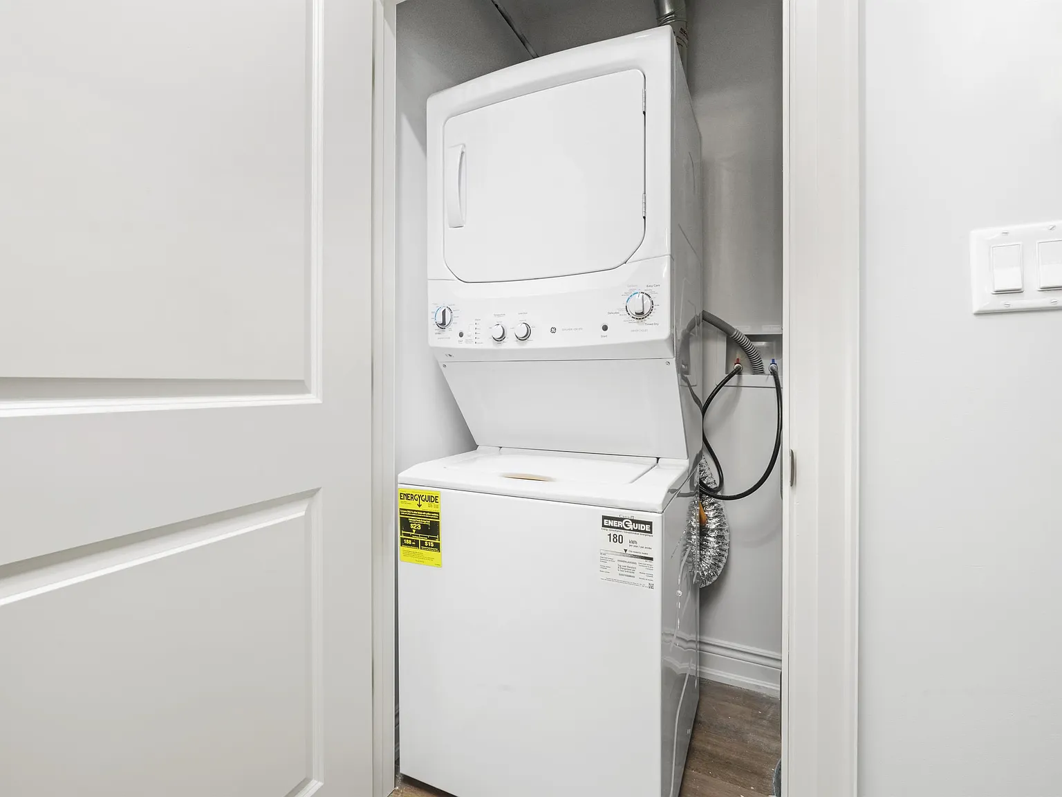 Premier Luxury Apartments - 617 — Photo 1