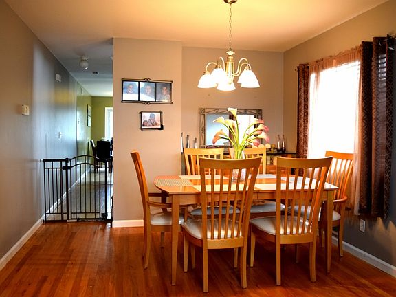 3rd image of 511 Stewart Ave