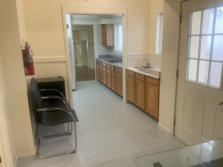 1412 W Jefferson Blvd — Photo 7