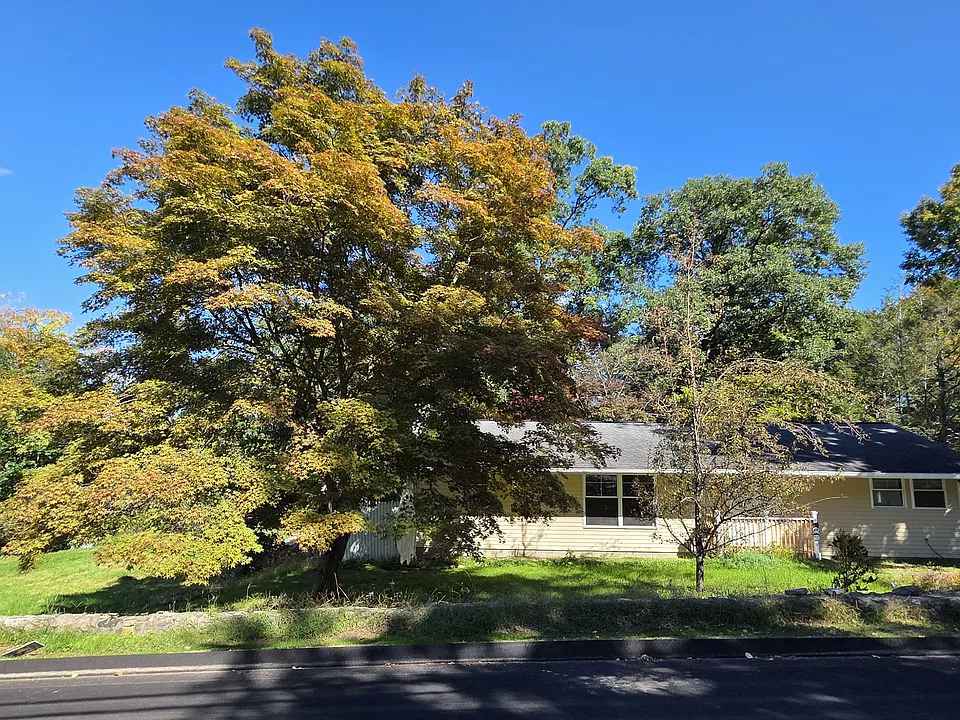 1 Hawthorne Cove Rd