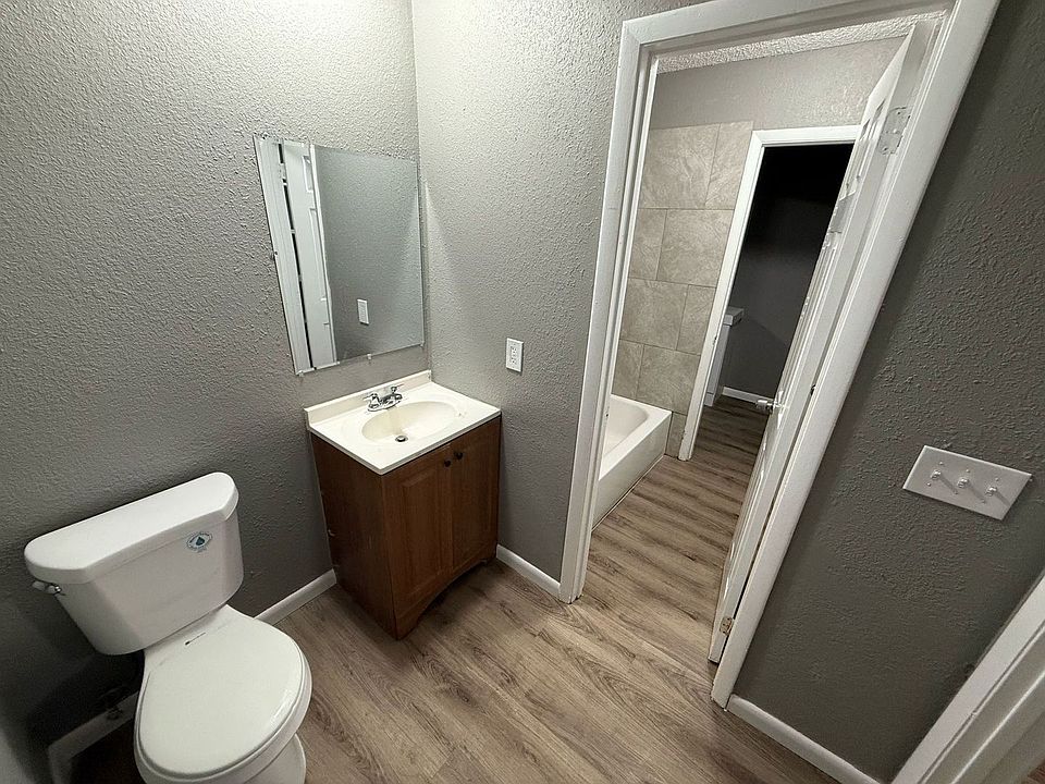 1st image of 2581-2583 Chestnut Woods Dr