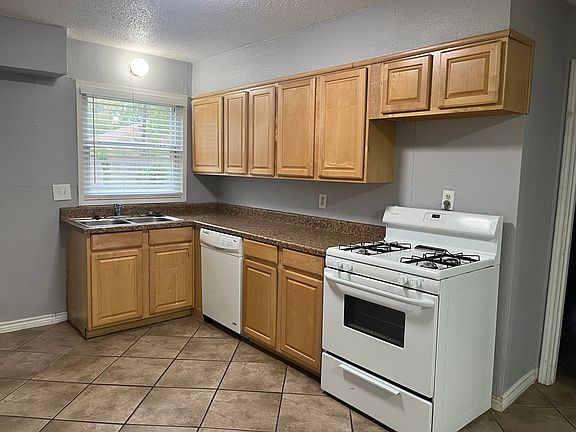 4th image of 5836 Fursman Ave