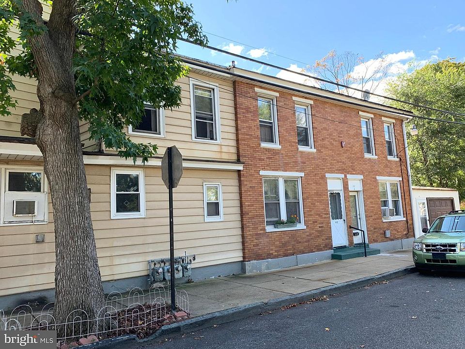 2nd image of 238 Franklin St