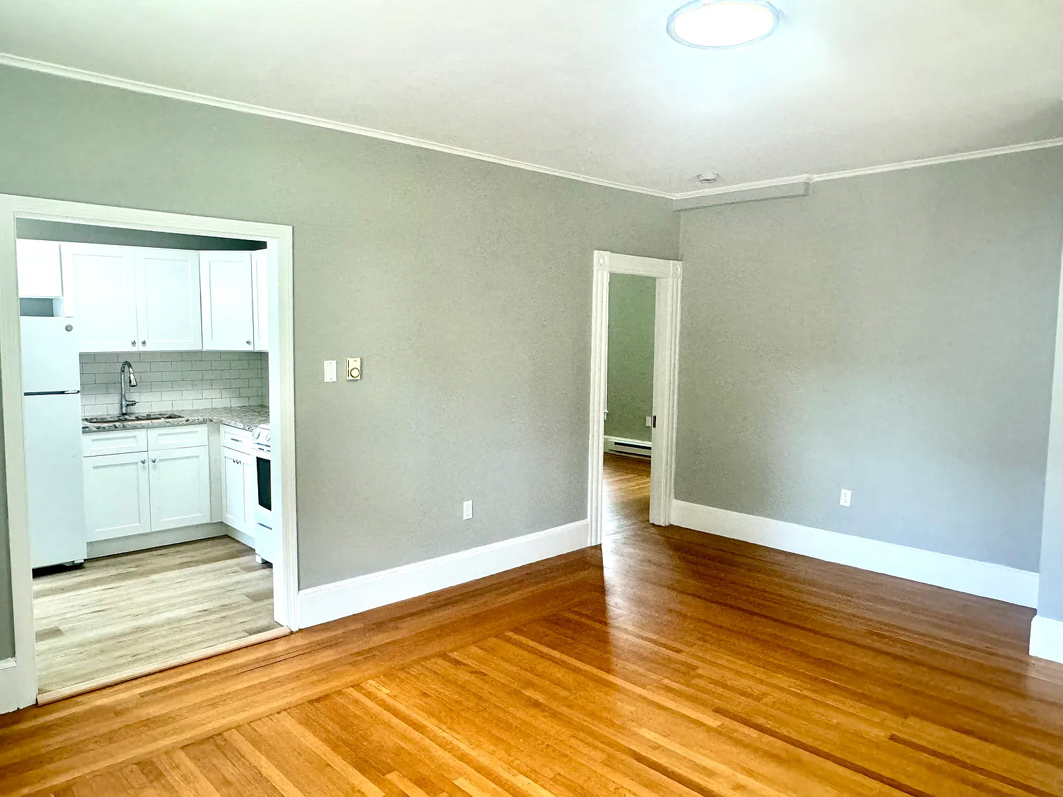 1 bed, 700 sqft, $1,800 — Photo 2