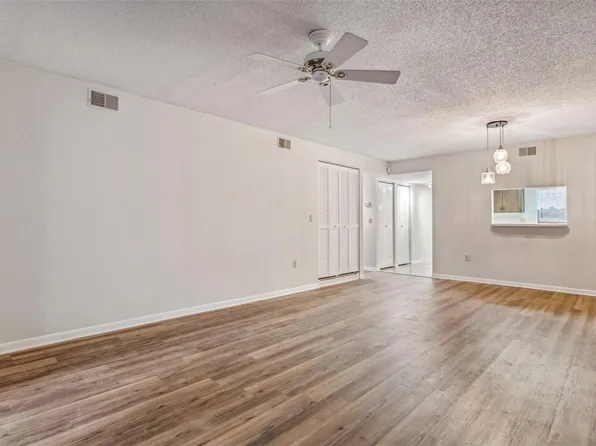 9802 Lombard Ct APT 102, Tampa, FL 33618