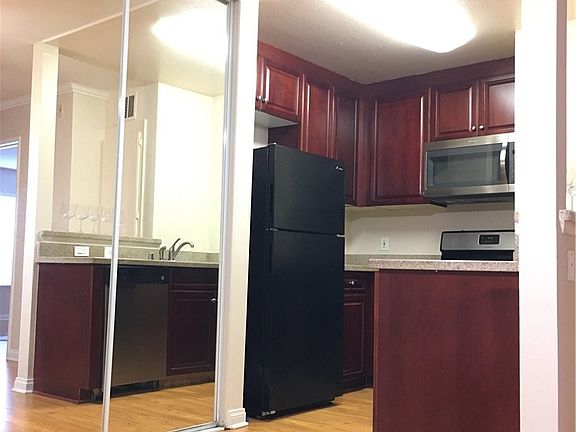 5th image of 5525 Canoga Ave APT 115