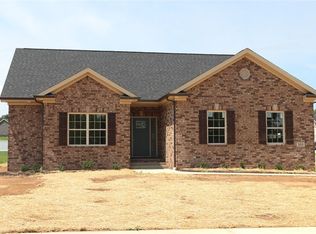 333 Claiborne Cir, Franklin, KY 42134
