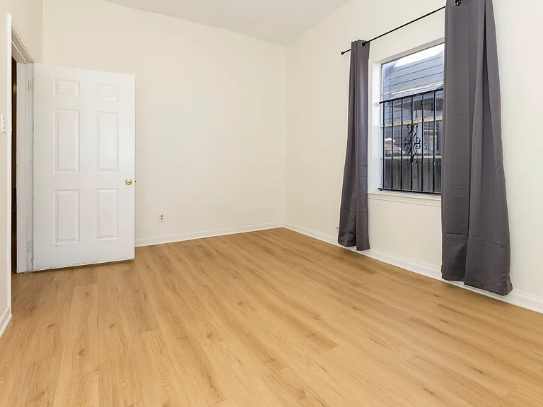 993 Oakview St #101 — Photo 6