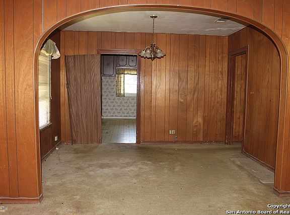 3rd image of 2111 Clower St