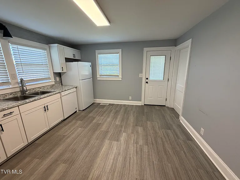 2505 Catherine St — Photo 4