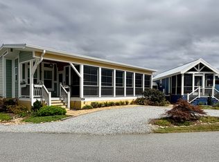 41 Strolling Easy Ln, Flat Rock, NC 28731