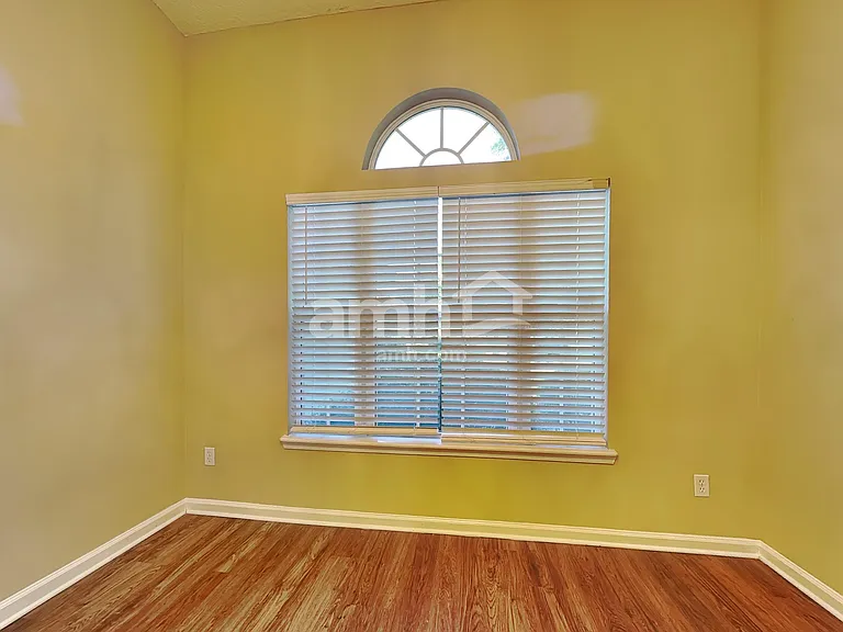 9426 Staplehurst Dr S — Photo 5