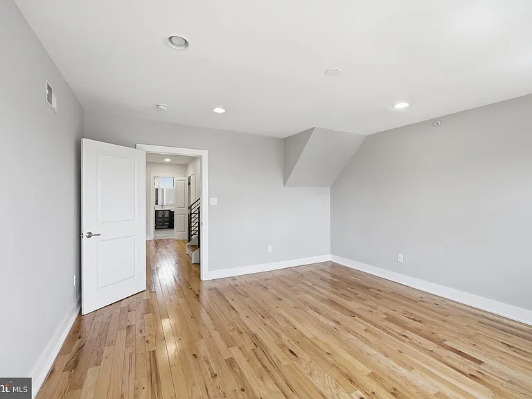 2313 Ellsworth St — Photo 17