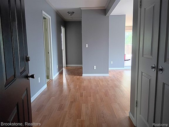 5th image of 510 Pleasant St APT 6