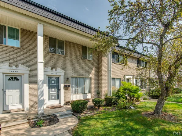 28442 Universal Dr, Warren, MI 48092