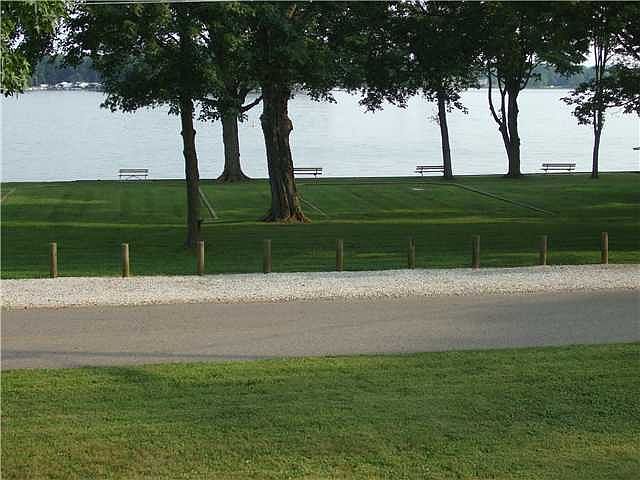 1st image of 230 Lake Shore Dr W