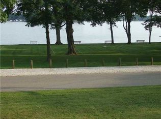 230 Lake Shore Dr W, Hebron, OH 43025