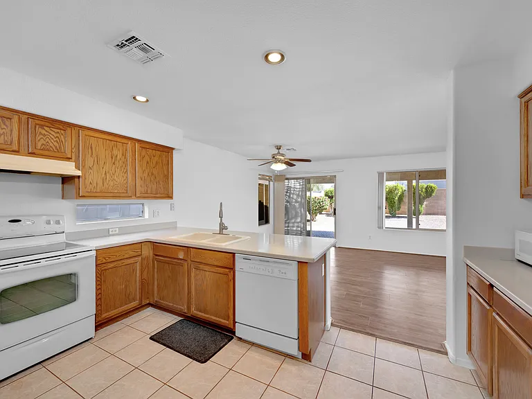 3309 E San Remo Ave — Photo 10