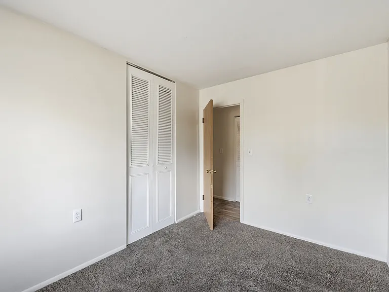 Pin Oak Manor Apartments — Photo 10
