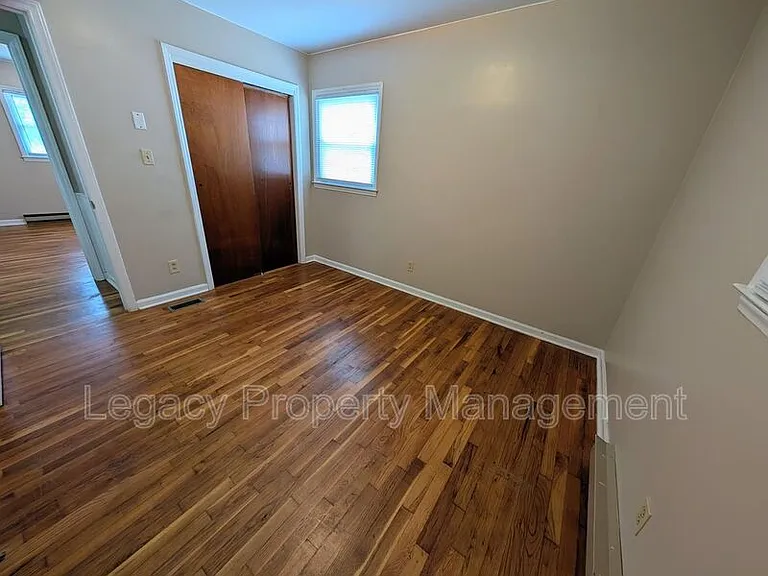 2202 Maywood St — Photo 13