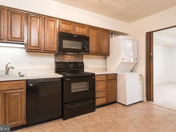5th image of 3709 S George Mason Dr APT 504E