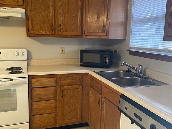 5th image of 2828 Plaza Ln