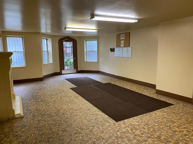 Central Park Apartments — Photo 1