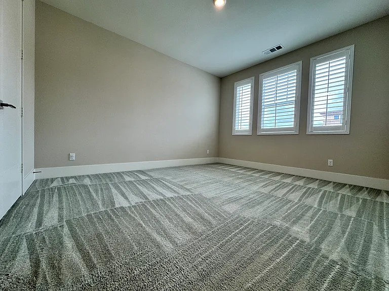 66 Ray — Photo 28