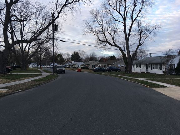 4th image of 716 E Ivy Dr