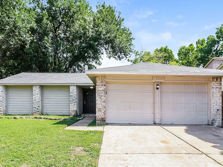 15306 Evergreen Place Dr — Photo 1