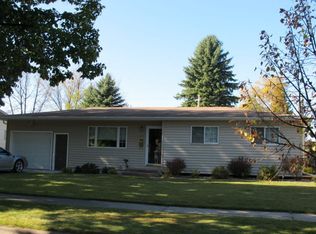 1806 S 19th St, Grand Forks, ND 58201
