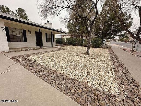 3rd image of 727 Arredondo Dr