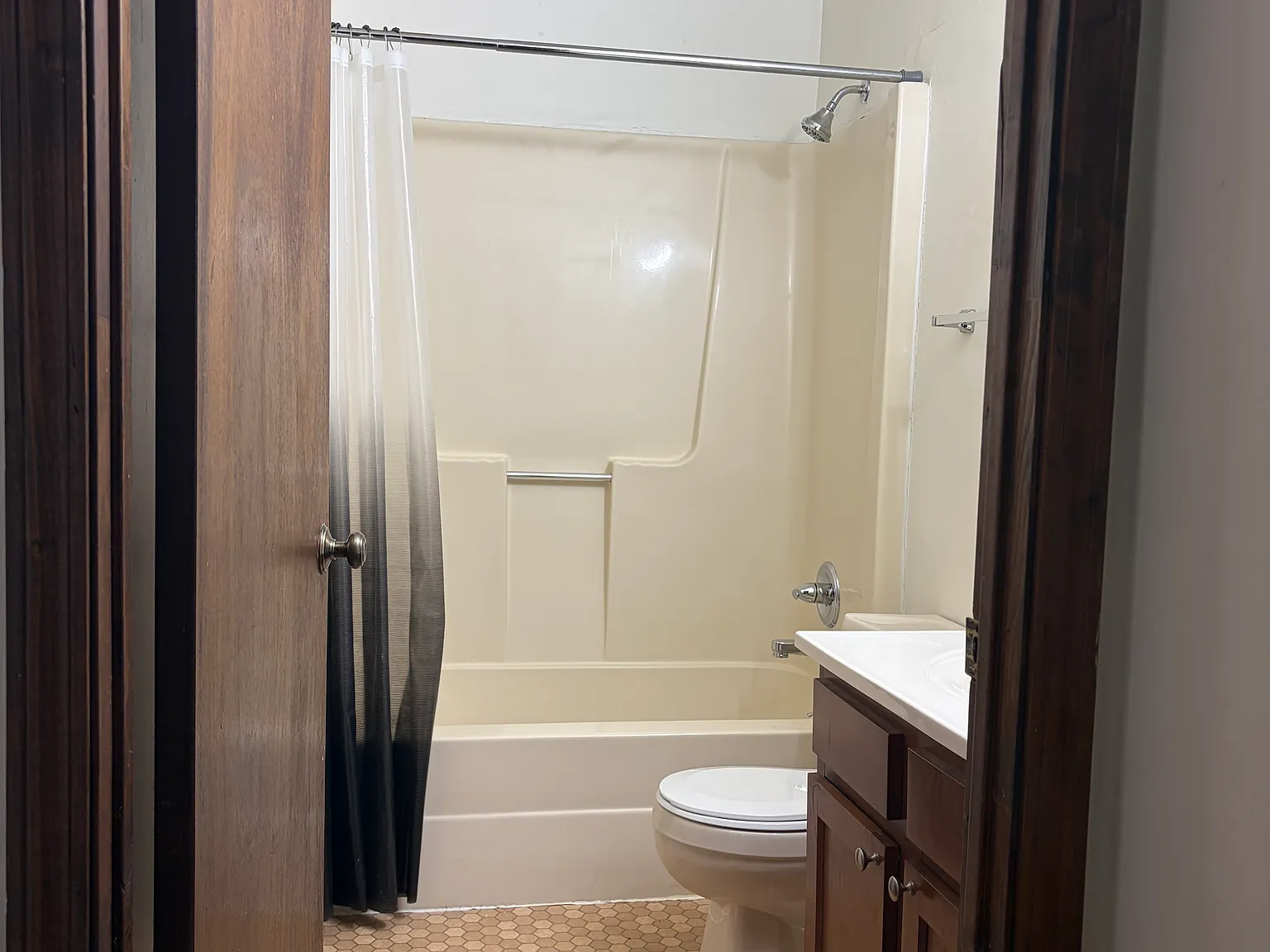 3 bed, 1.5 bath, $1,200 — Photo 3