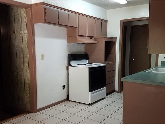 2nd image of 4925 Madera Ter