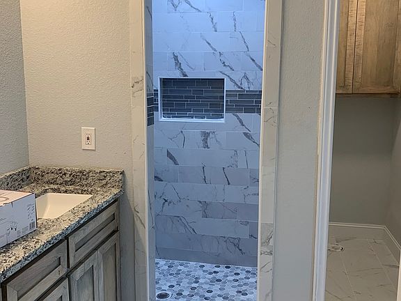 4th image of 915 McKinney Ave