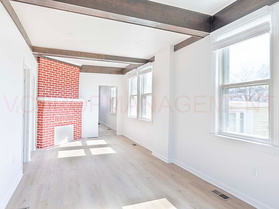 4th image of 230 Carre Ave