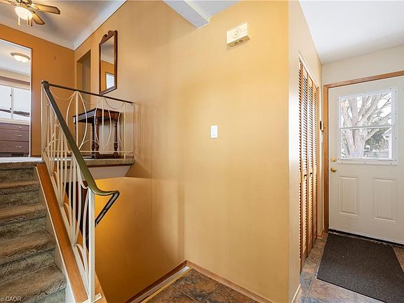 5th image of 401 Mohawk Rd W