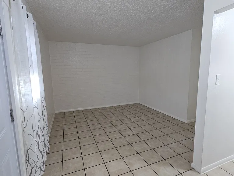 1938 E Adams St #3 — Photo 10
