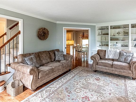 4th image of 1008 S Lake Dr