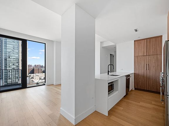 5th image of 224 W 124th St #1402