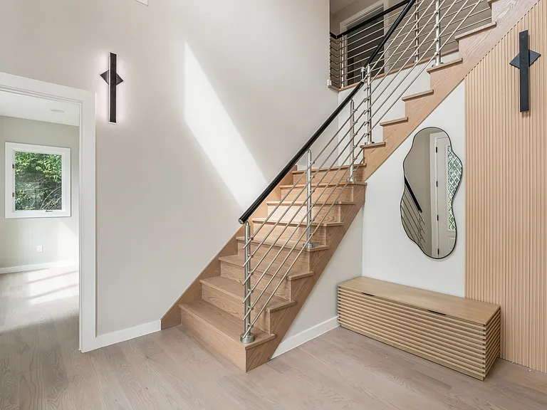 66 E Gramercy Pl — Photo 2