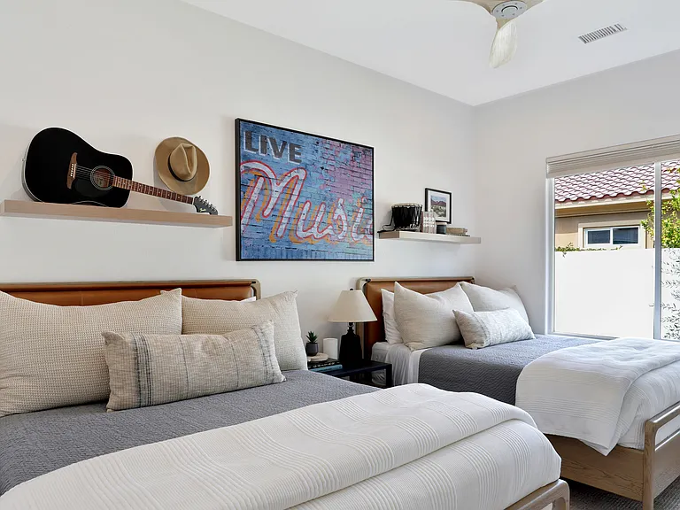 2nd bedroom