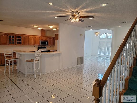 3rd image of 655 Salvatierra St
